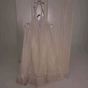 Lei. Women’s White Mini Cotton Boho Dress With Ruffle dress. Size Jr XL. B42